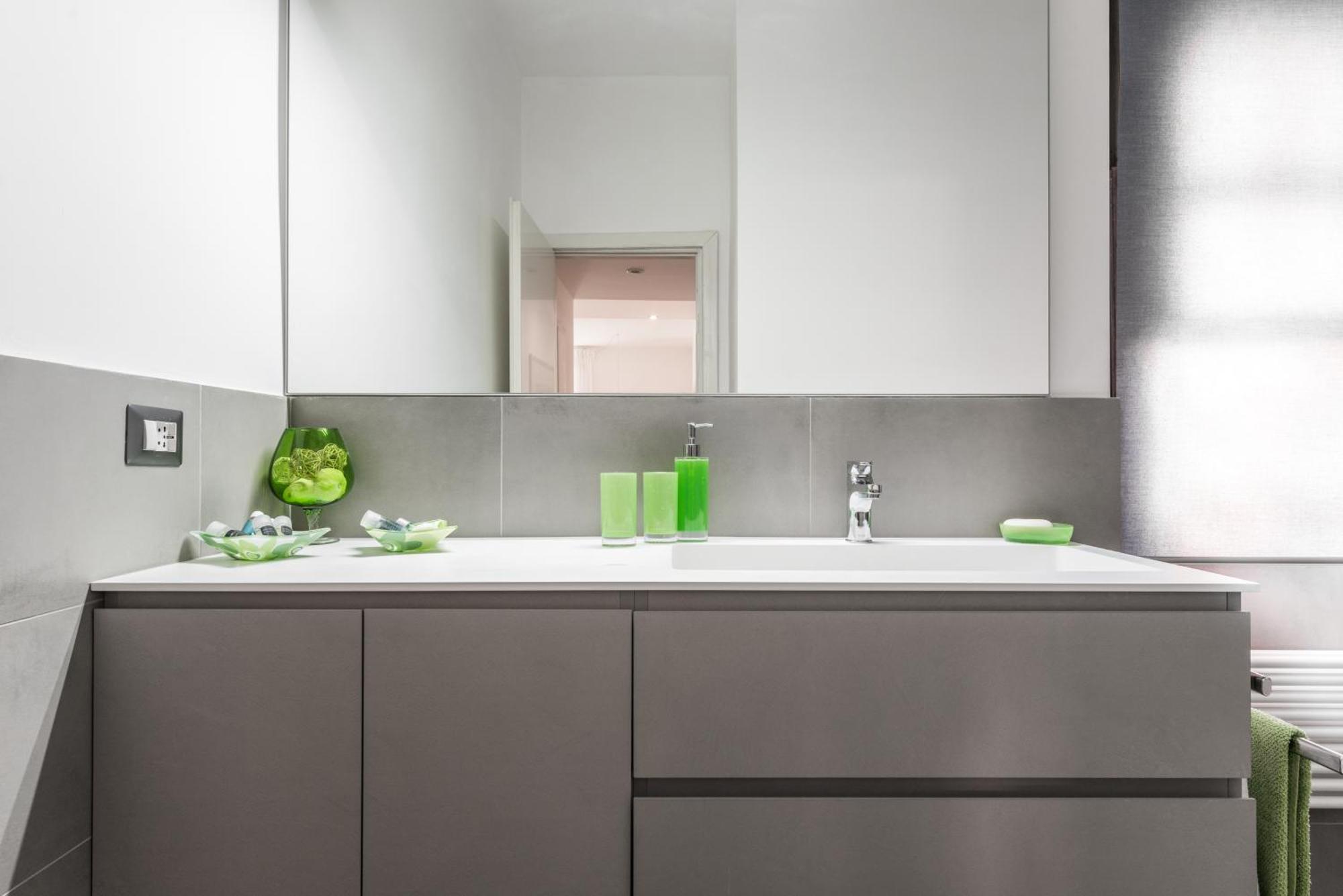 Line 8 House Roma